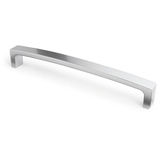 Bügelgriff Thyme 224 mm Chrom matt lackiert stehend auf weißem Hintergrund