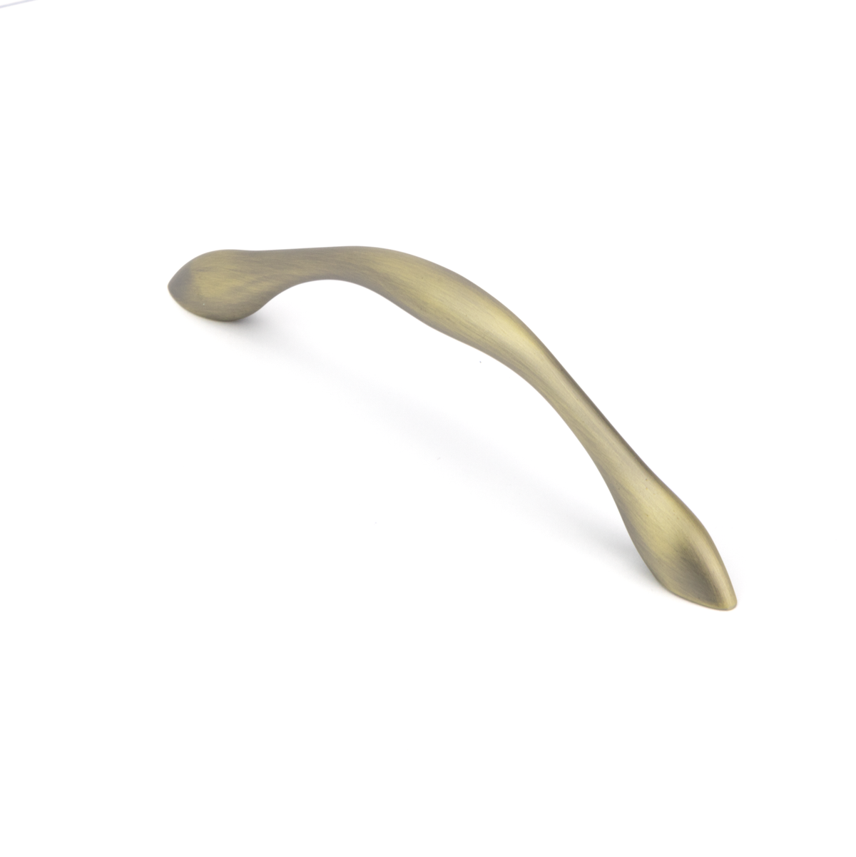 Bogengriff Aglaja 96 mm Antik Gold galvanisiert stehend auf weißem Hintergrund