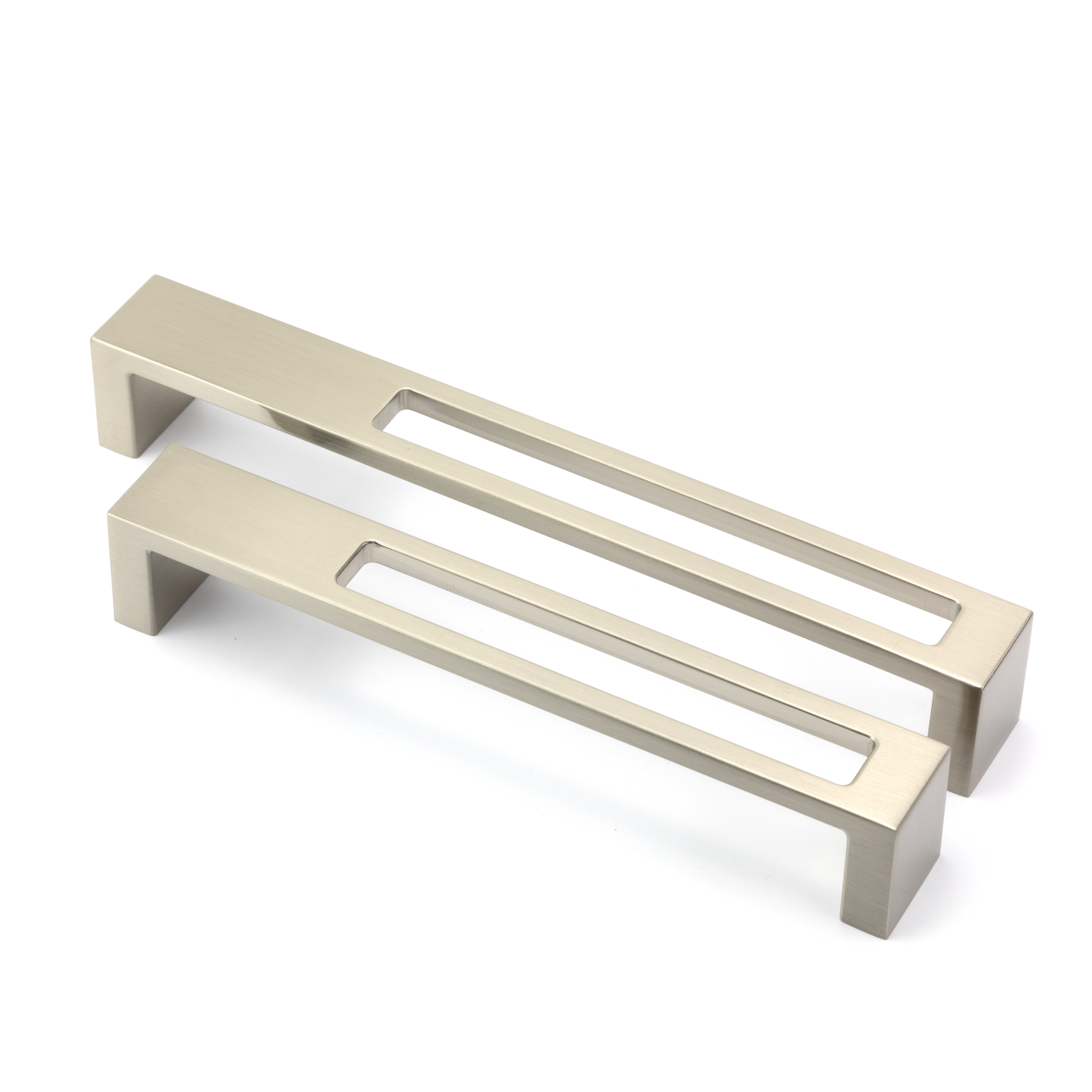 Design-Bügelgriff Alnus 160 mm & 192 mm in Edelstahleffekt auf weißem Hintergrund
