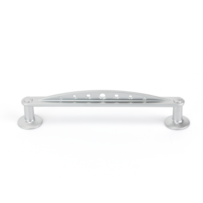 Bügelgriff Aloe 128 mm in Chrom matt frontal stehend auf weißem Hintergrund
