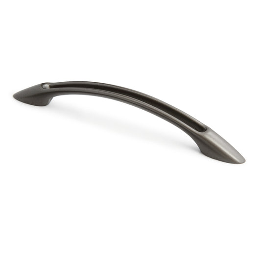 Bogengriff Cassy 128 mm aluminiumgrau lackiert stehend auf weissem Hintergrund