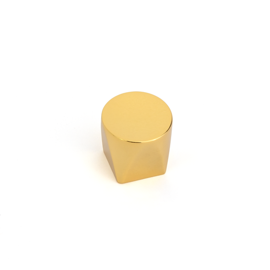 Design-Möbelknopf Bromia Gold glänzend stehend auf weißem Hintergrund
