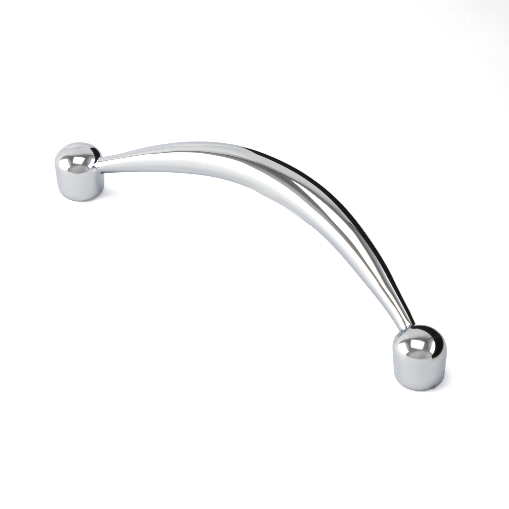 Bügelgriff Shilan 96 mm Chrom glänzend galvanisiert stehend auf weißem Hintergrund