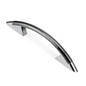 Design-Bogengriff Ruza 96 mm Kombination Chrom dunkel galvanisiert Griffleiste und Chrom glaenzend galvanisiert Grifffuss stehend auf weissem Hintergrund