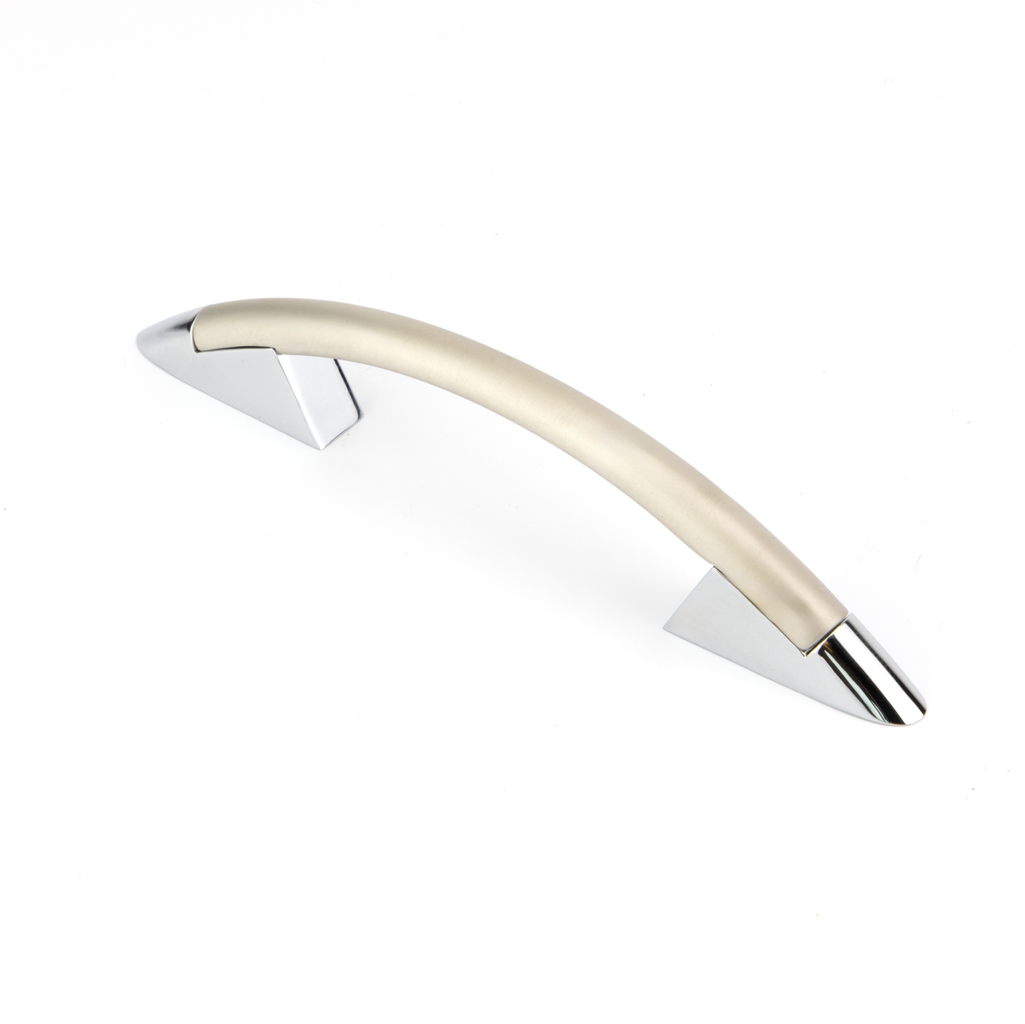 Design-Bogengriff Ruza 96 mm Kombination Nickel matt galvanisiert Griffleiste und Chrom glaenzend galvanisiert Grifffuss stehend auf weissem Hintergrund