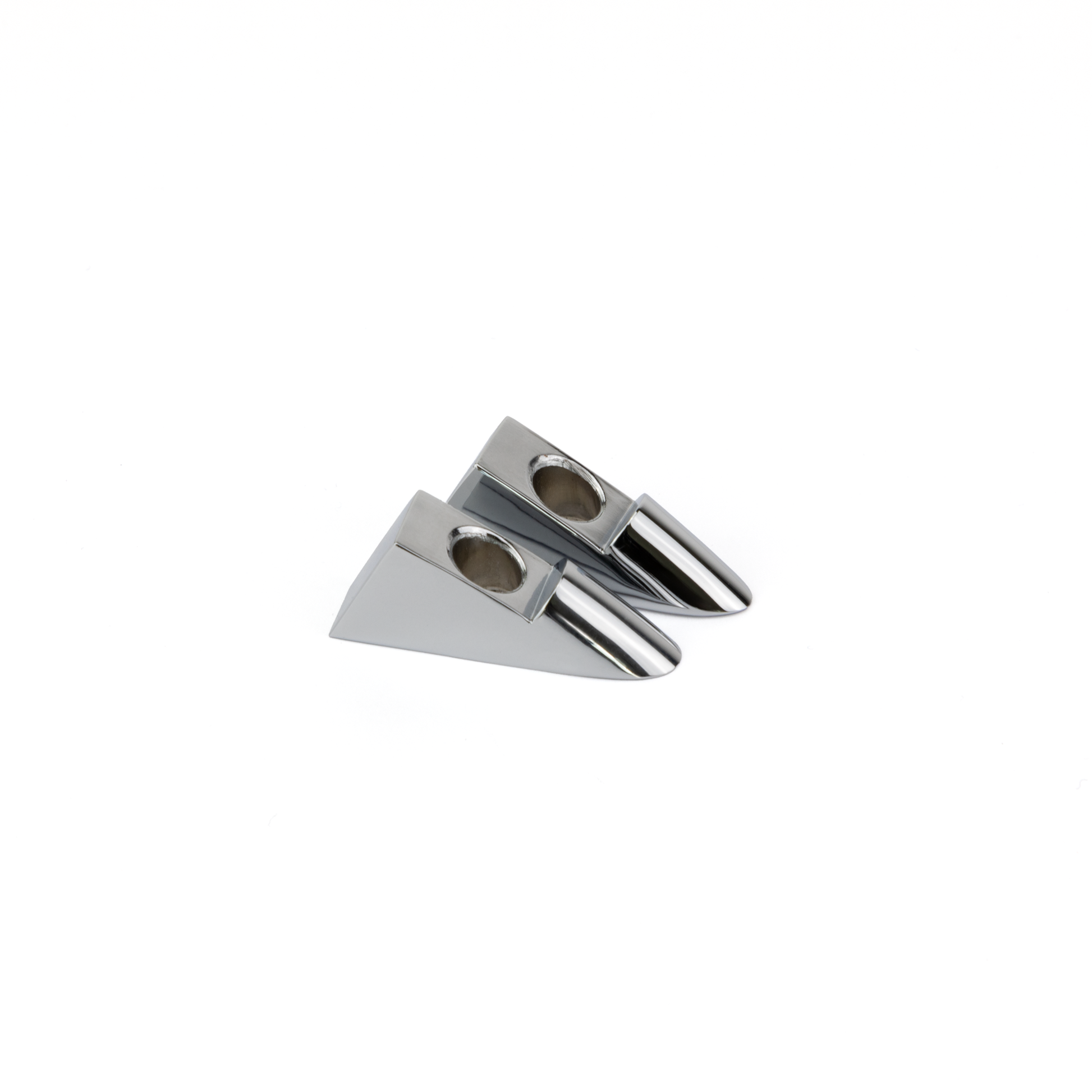 Grifffuss des Design-Bogengriff Ruza 96 mm in Chrom glaenzend galvanisiert auf weissem Hintergrund