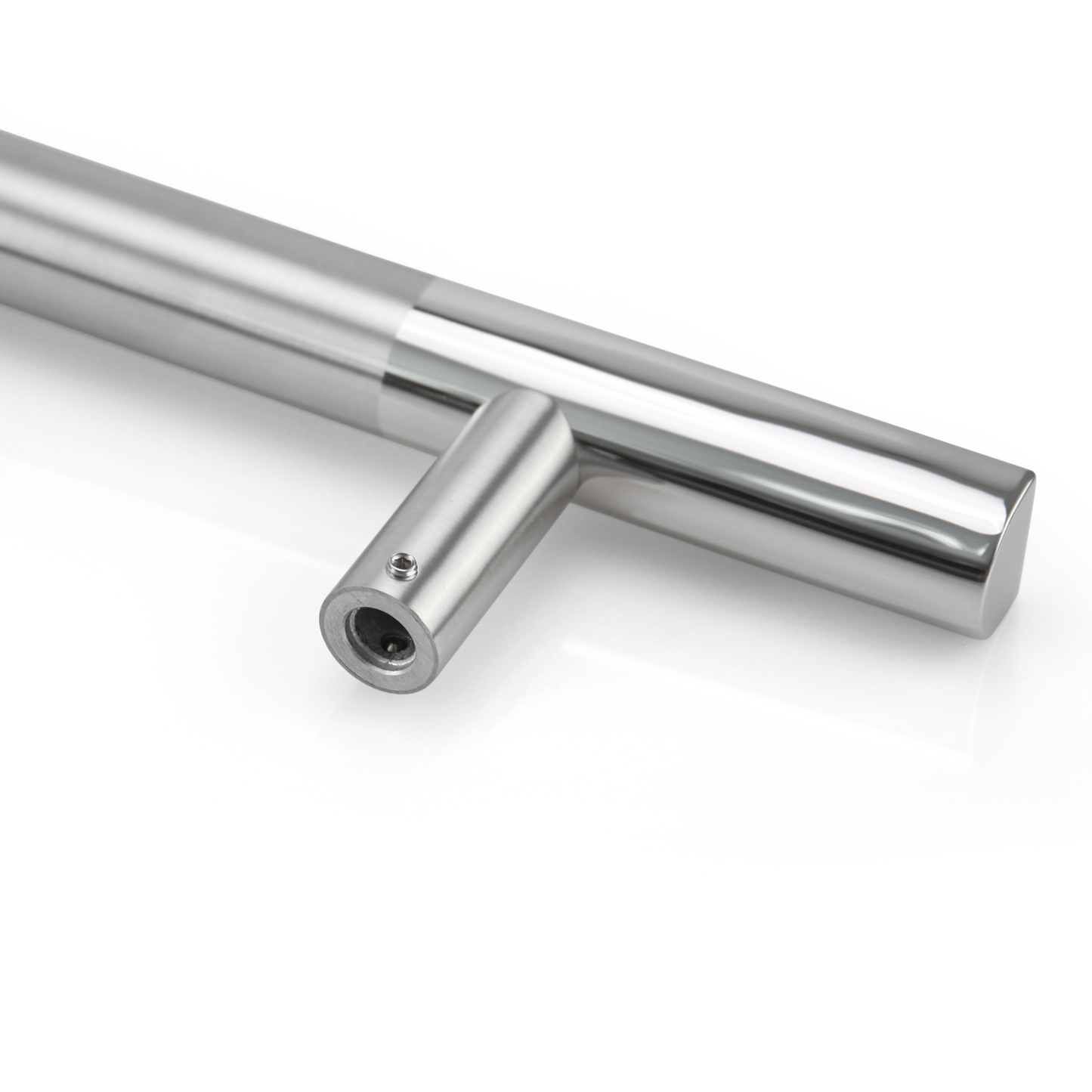 Haustürgriff Hestia 210 mm Edelstahl gebürstet und poliert liegend Detailaufnahme auf weißem Hintergrund