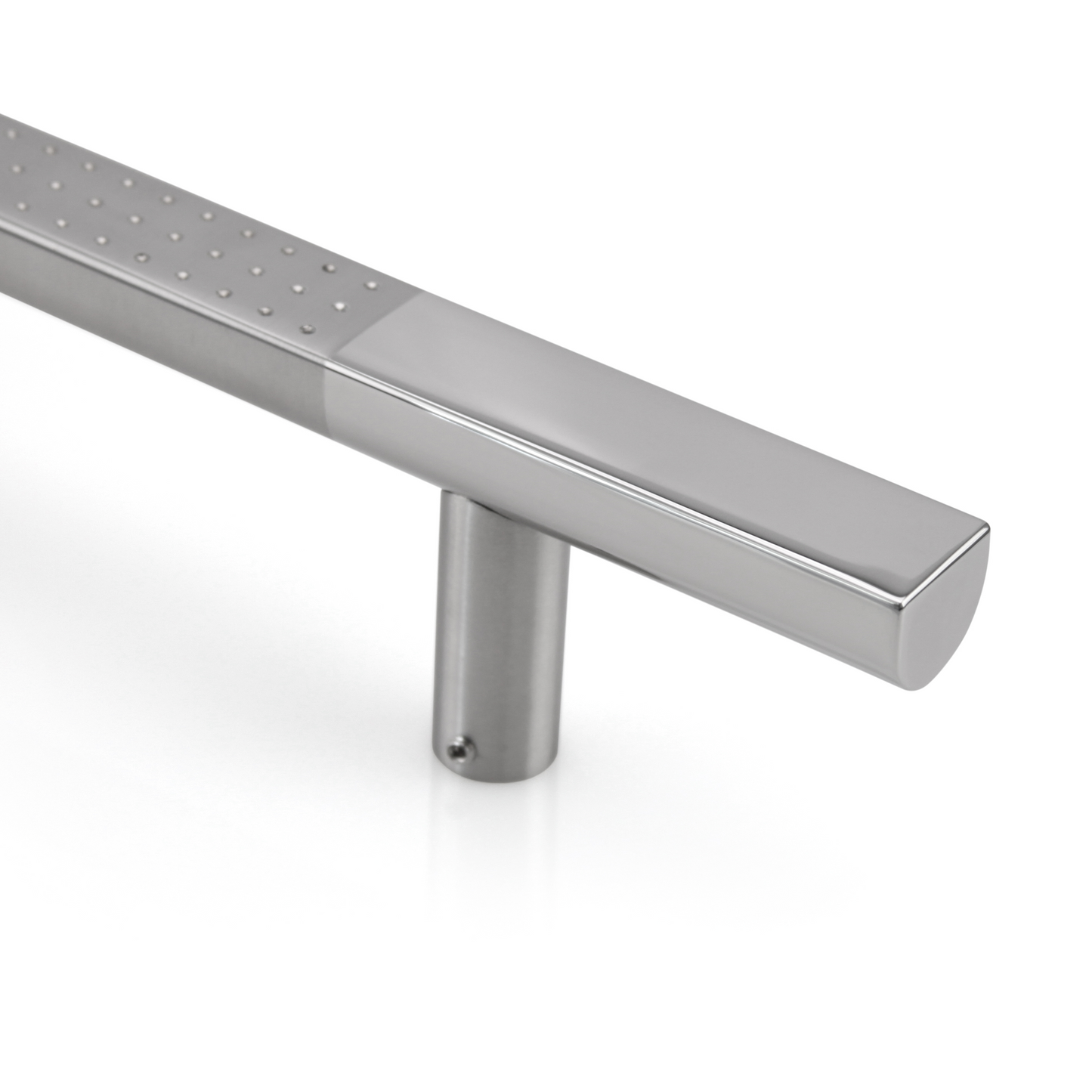 Haustürgriff Hestia 210 mm Edelstahl gebürstet und poliert stehend in Detailaufnahme auf weißem Hintergrund