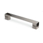 Design-Bügelgriff Jacinta 128 mm in Nickel matt auf weißem Hintergrund