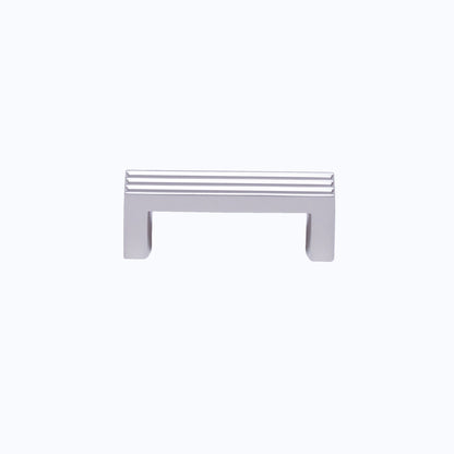 Design-Bügelgriff Kamala 64 mm in Nickel matt galvanisiert, frontale Ansicht auf weißem Hintergrund