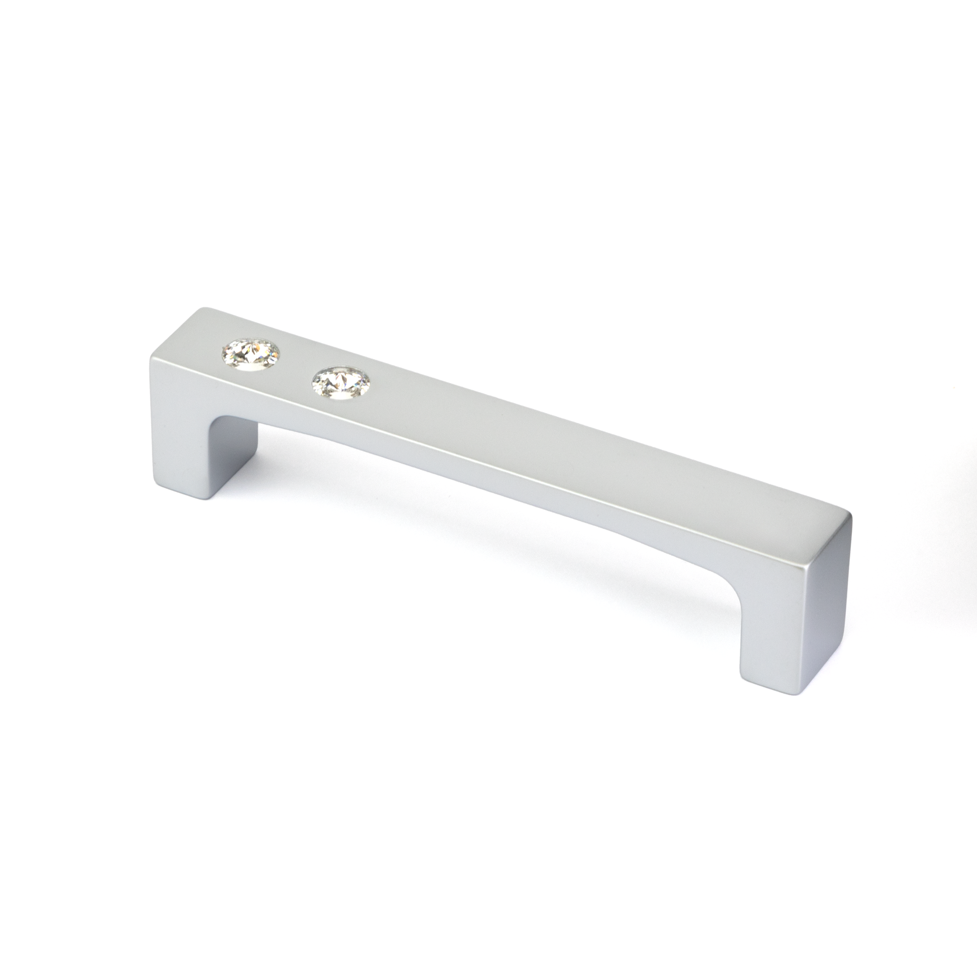 Kristall-Möbelknopf Yoline 96 mm Chrom matt galvanisiert stehend auf weißem Hintergrund