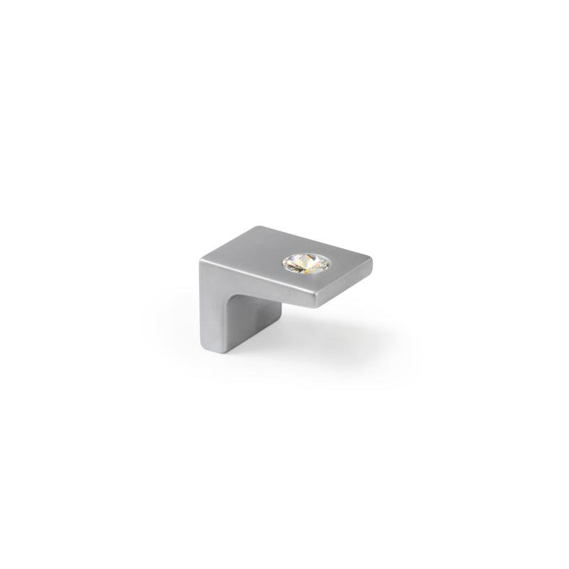 Kristall-Möbelknopf Yoline 33,5 mm Chrom matt galvanisiert stehend auf weißem Hintergrund