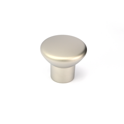 Möbelknopf Hekabe Nickel matt stehend auf weißem Hintergrund 1