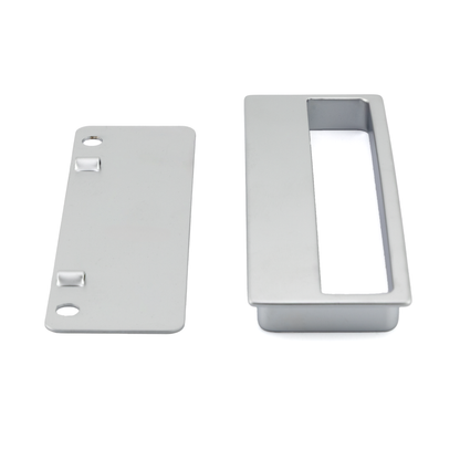 Einlassgriff Ravina 96 mm in Chrom matt galvanisiert Detailansicht auf weißem Hintergrund

