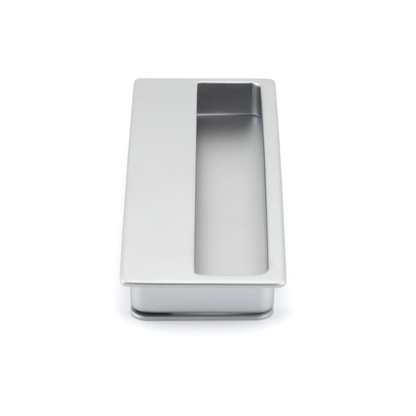 Einlassgriff Ravina 96 mm in Chrom matt galvanisiert frontal auf weißem Hintergrund
