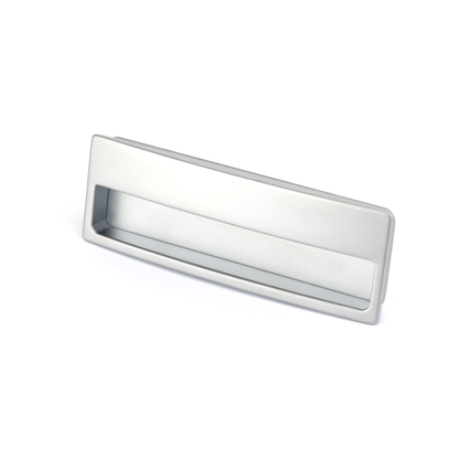 Einlassgriff Ravina 96 mm in Chrom matt galvanisiert Seitenansicht auf weißem Hintergrund
