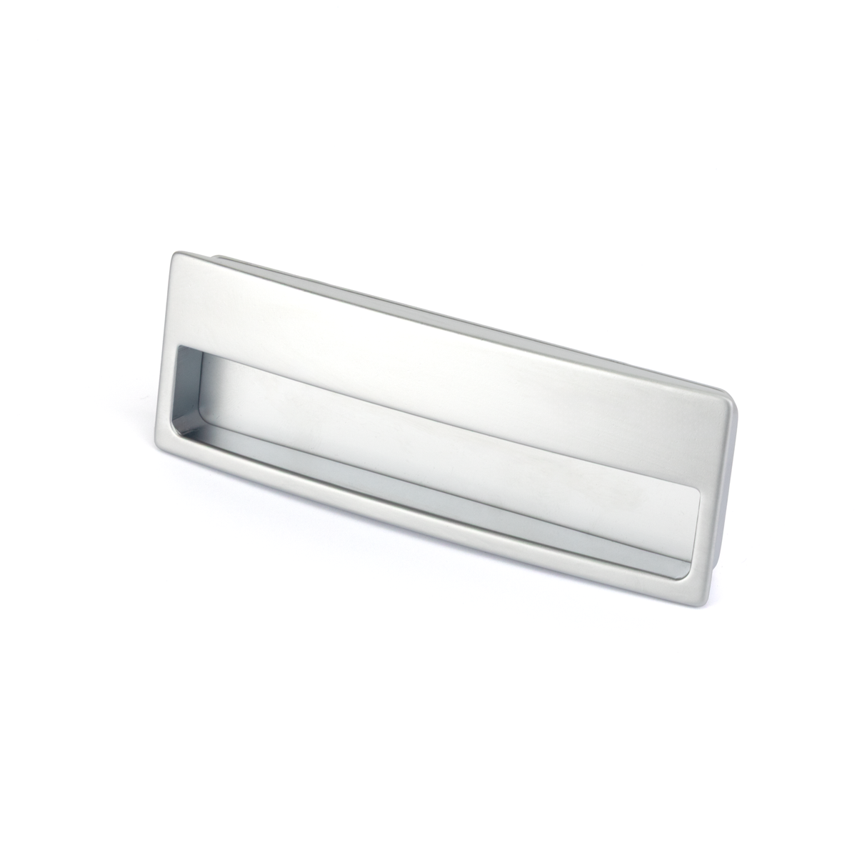 Einlassgriff Ravina 96 mm in Chrom matt galvanisiert Seitenansicht auf weißem Hintergrund
