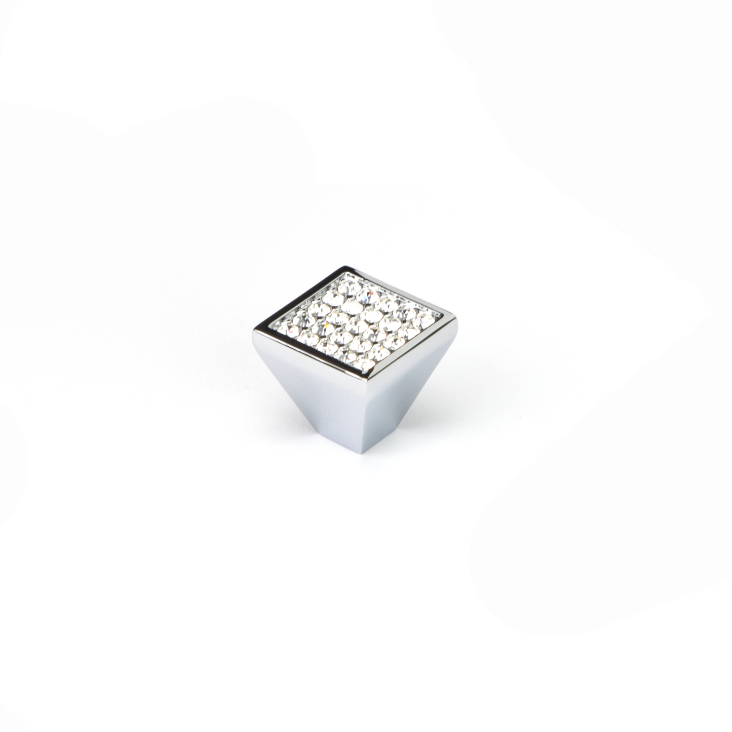 Kristall-Möbelknopf Violaine 20 x 20 mm mit 25 Kristallen in Chrom glänzend galvanisiert stehend auf weißem Hintergrund